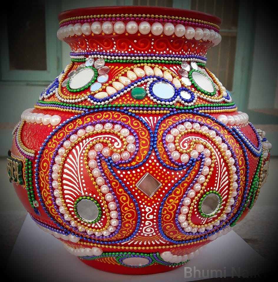 handi matki | Pottery painting designs, Diy wall art decor, Painted pots diy