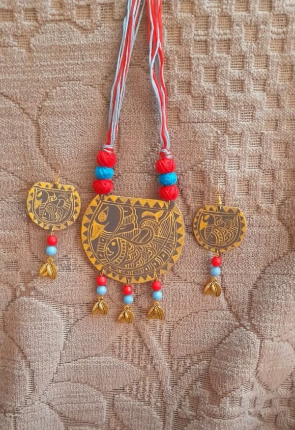 Handpainted Wooden Jewellery - Indian handicraft - Madhubani art - 09